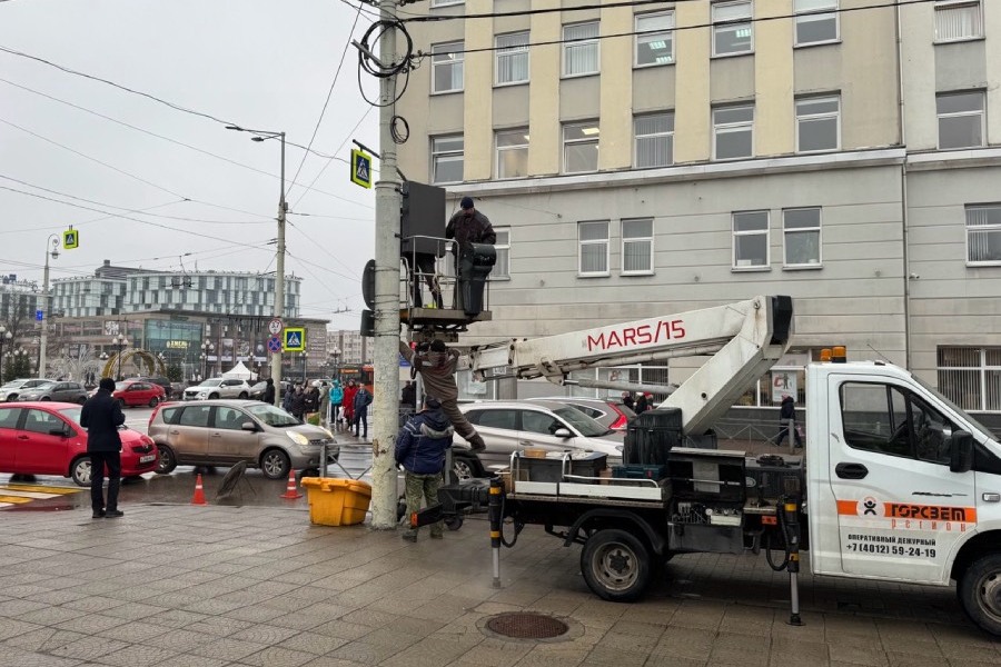 Власти Калининграда установили экраны для демонстрации флажков и прогноза погоды (фото)