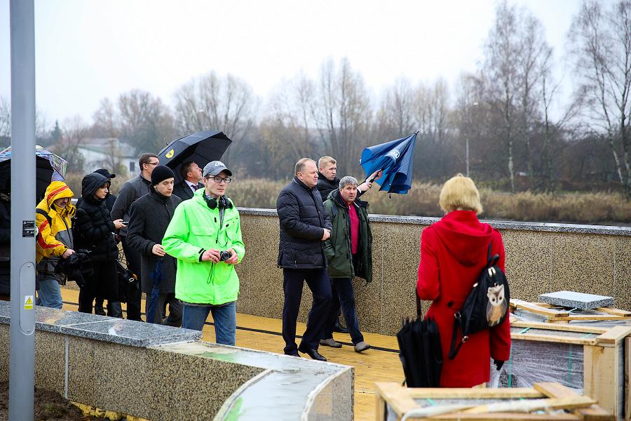 В грязь: Цуканов и Ярошук проверили Памятник балтийцам и набережную Трибуца