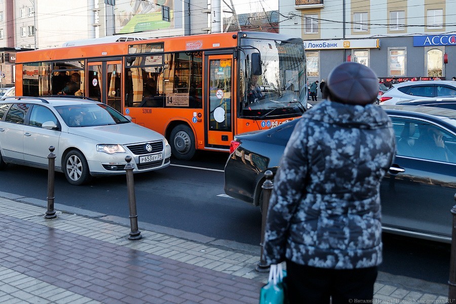 В Калининграде пассажирам автоматически продлевают на май льготные проездные