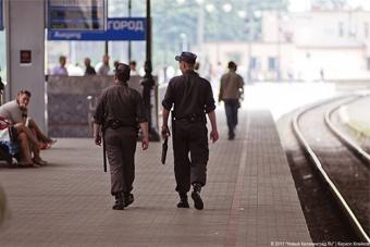 Транспортная полиция в Калининграде нашла у пассажирки поезда янтарь-сырец