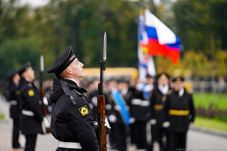 Горящие глаза, серьезные лица: первокурсников приняли в нахимовцы (фото)
