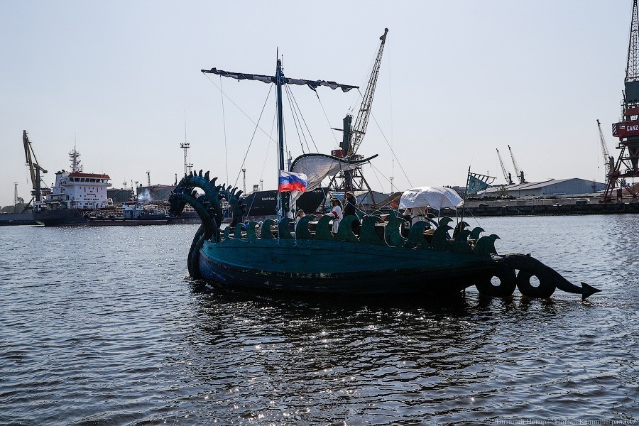 В Калининград пришел «Змей Горыныч». Мы побывали в его «чреве» (фото) (видео)