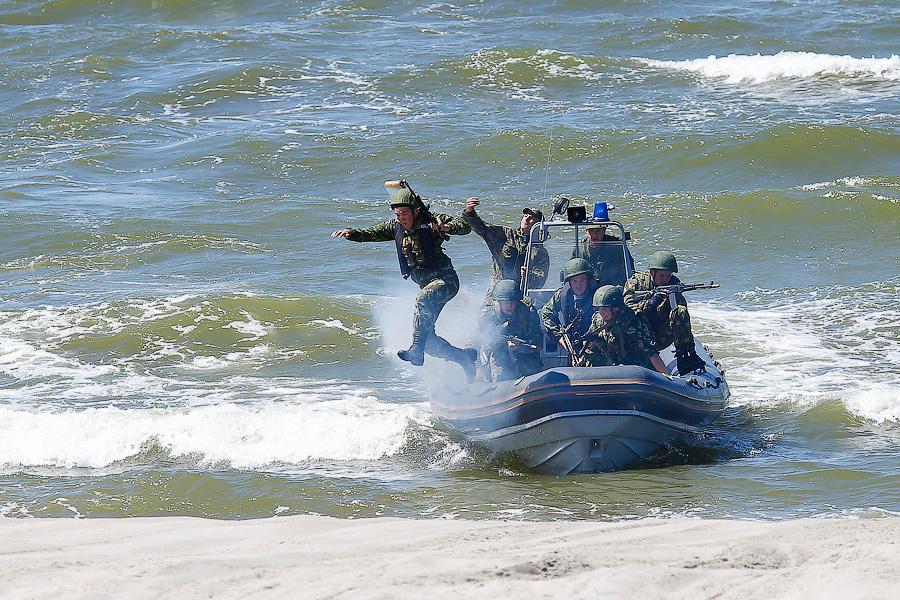 Три стихии: во время учений под Калининградом объединили силы флот, десант и авиация  