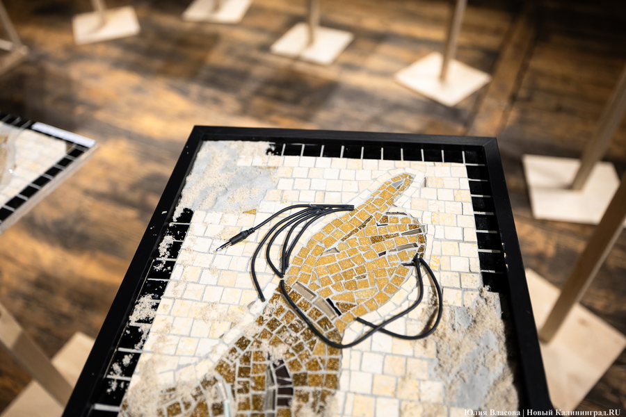 Что останется после нас: в «Воротах» открылась выставка современной мозаики