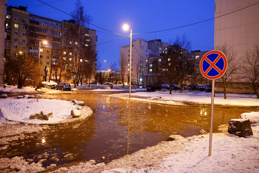 Ледовый остров: под второй эстакадой прорвало трубопровод (фото)