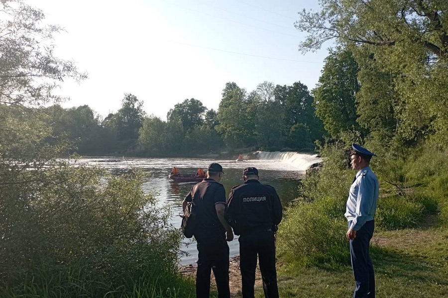 В Знаменске ведутся поиски 11-летней девочки, упавшей в реку
