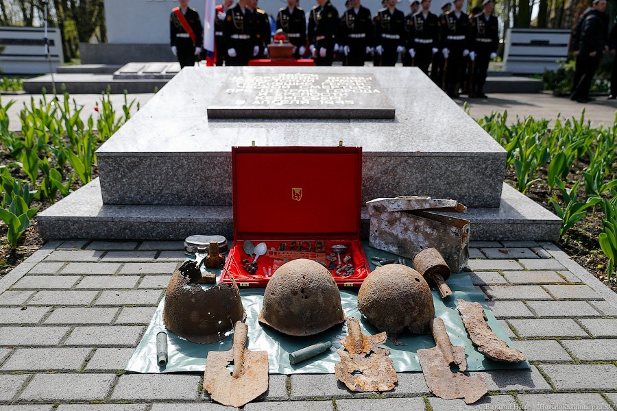 Память героям: в Калининграде перезахоронили найденных поисковиками воинов