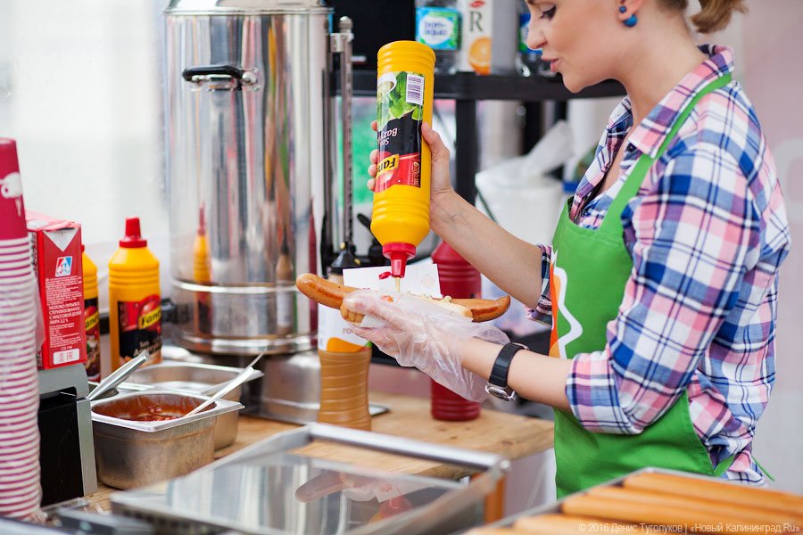 Голодные улицы: чем кормили калининградцев на День города