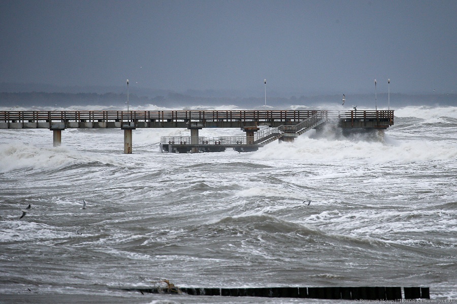 У моря погода: как Зеленоградское побережье переживает шторм