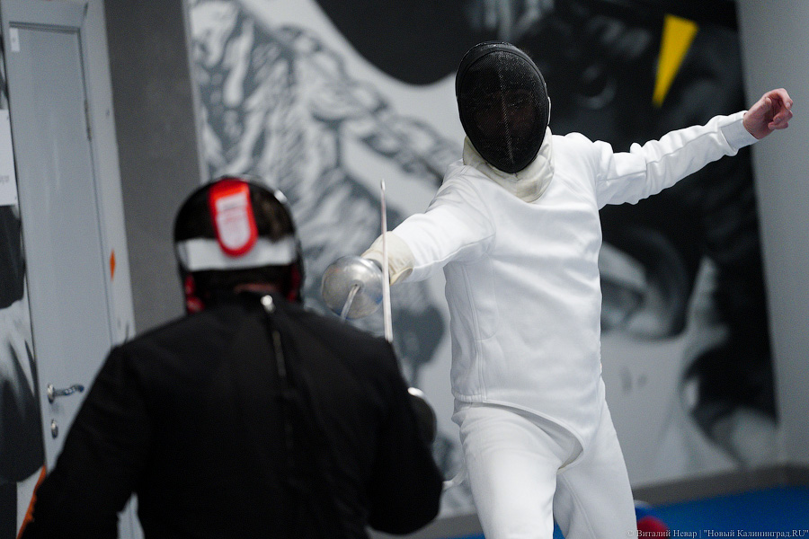 На острие атаки: в Калининграде открылась первая школа фехтования