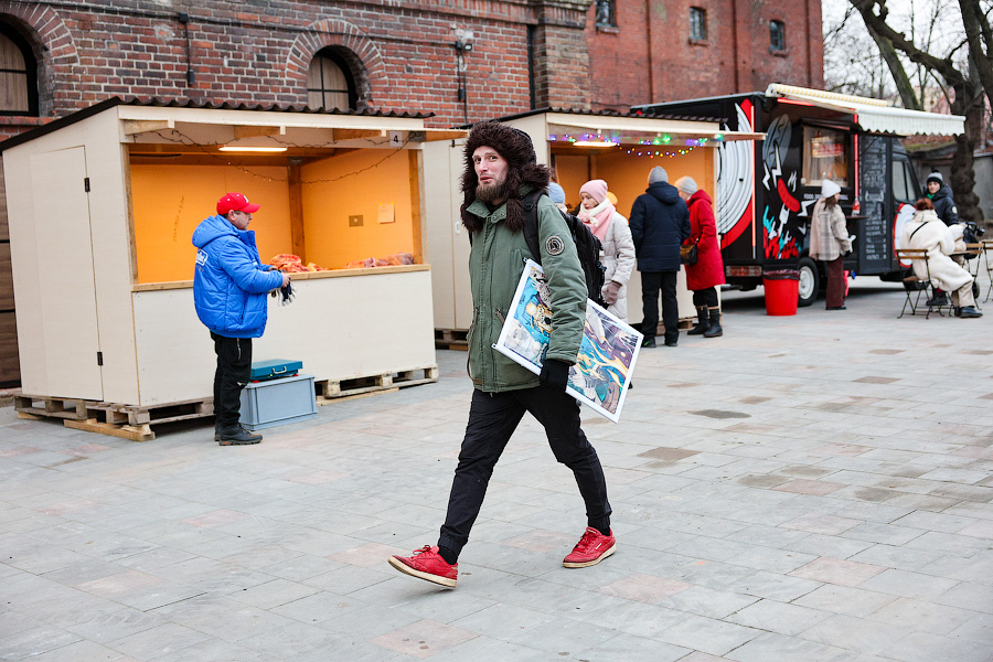 И всё-таки она светится: на территории пивоварни «Понарт» открылась новогодняя ярмарка (фото)