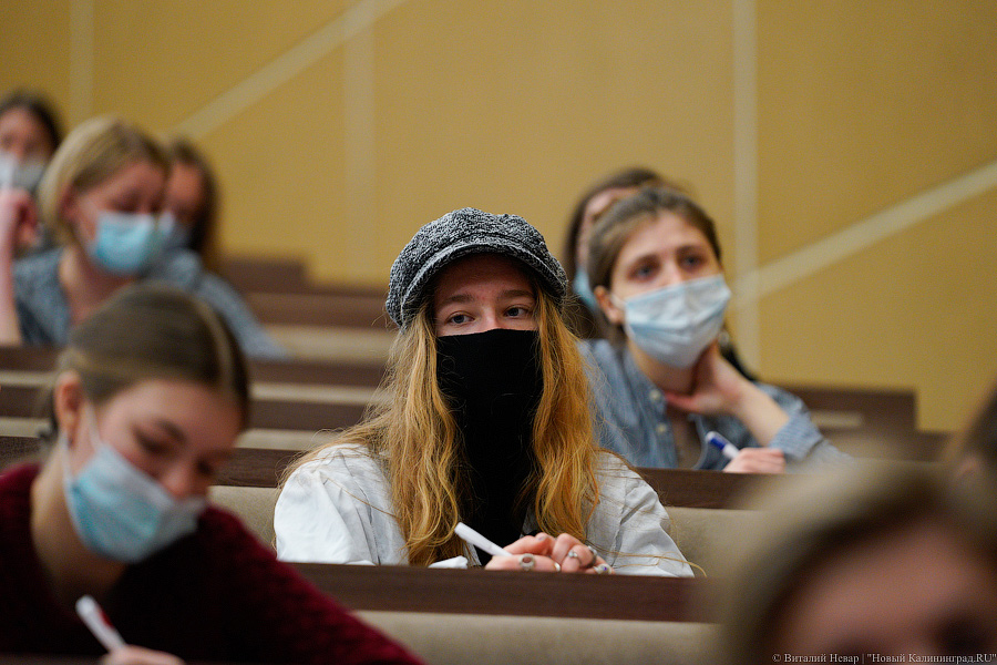 И взрослые, и дети: как в БФУ провели «Тотальный диктант» (фото)