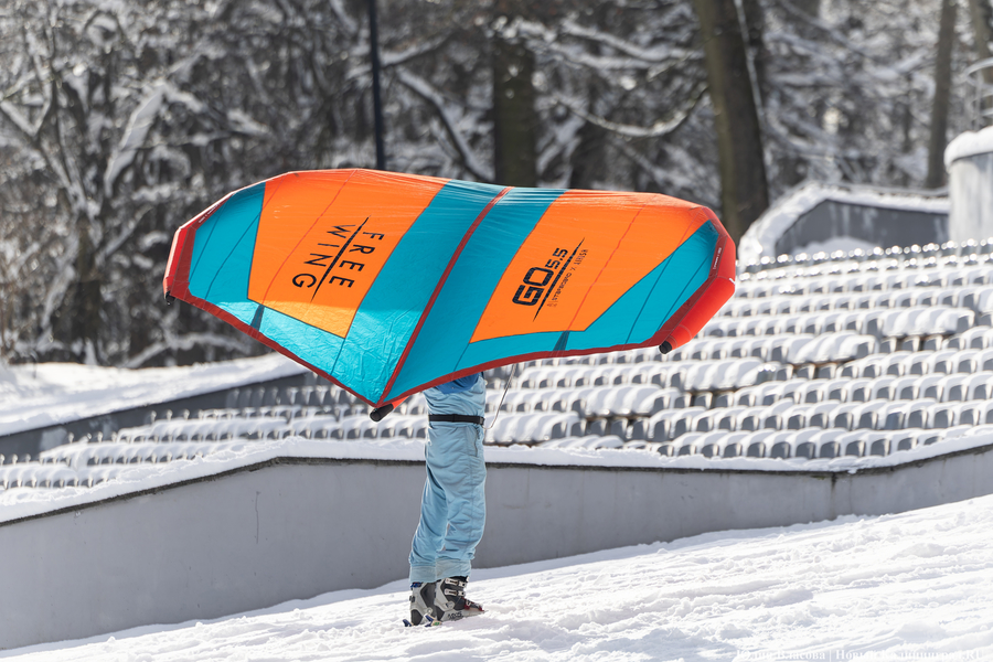 Зима не сдаётся: как выглядят улицы Калининграда после «снежного удара» (фото)