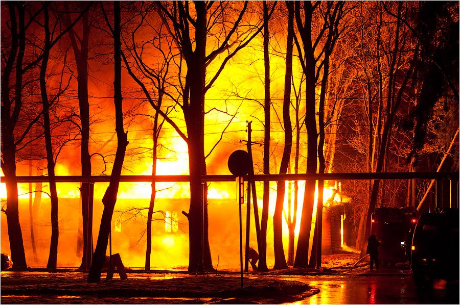 В Чкаловске сгорело общежитие Минобороны, один человек погиб