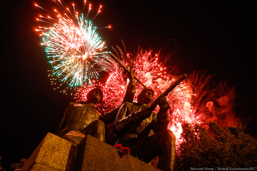 30 залпов: салют в честь Дня Победы в Калининграде (фото)