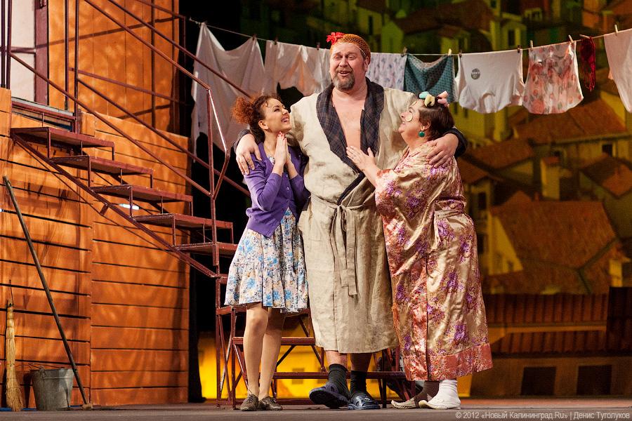 «Светская жизнь драматического театра»: фоторепортаж с репетиции спектакля