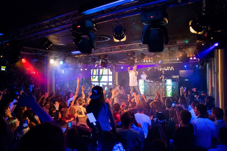 Все танцуют локтями: в клубе «Платинум» выступил протеже Тимати L’One