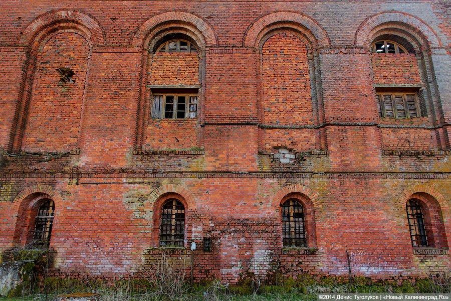 Нам на небо: кирха, построенная по инициативе прусского короля, превратилась в склад химикатов