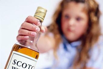 Минсоцполитики выдает "черные метки" за продажу детям спиртного