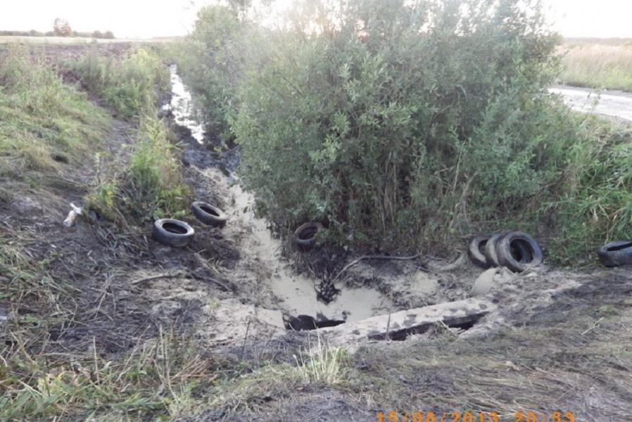 В Гурьевском районе прорвало нефтепровод, загрязнено около 1 га земель (фото)