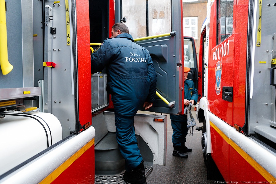 Мотоциклы и медали: как в МЧС региона подарки из рук министра получали