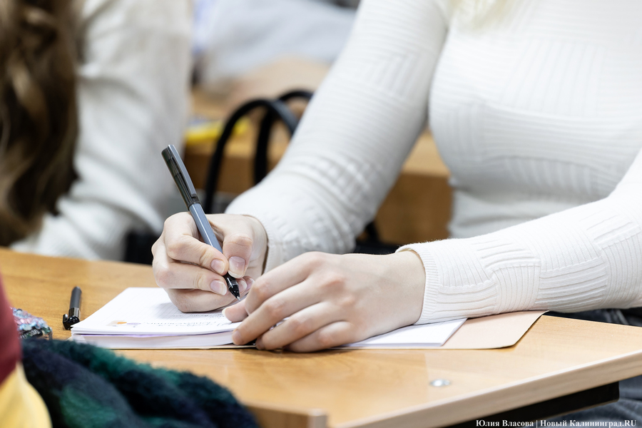 Вузам предлагают установить лимит на платный набор по некоторым специальностям