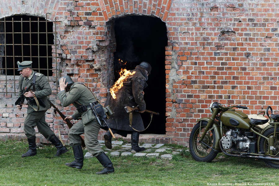 Двойной штурм: фоторепортаж с реконструкции взятия форта № 5 (фото)