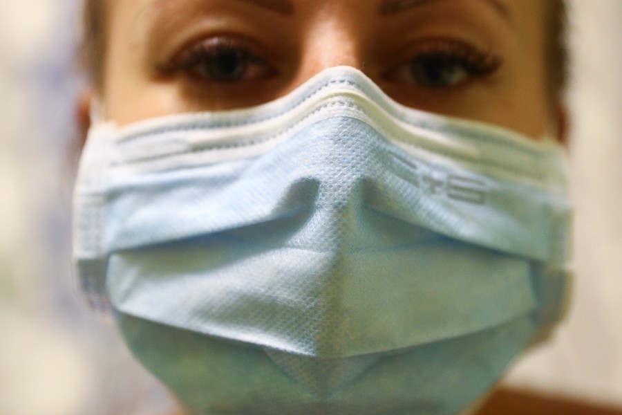 Академик РАН: носить маски на улице не полезно, а даже вредно