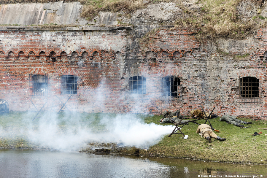 Двойной штурм: фоторепортаж с реконструкции взятия форта № 5 (фото)