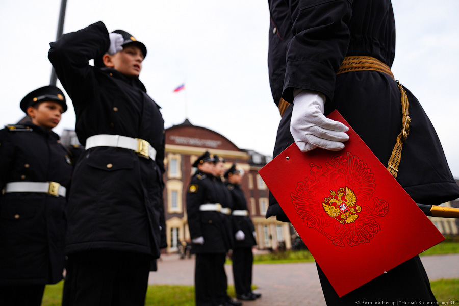 Горящие глаза, серьезные лица: первокурсников приняли в нахимовцы (фото)