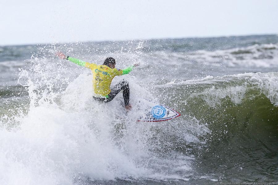 На волне «профи»: фоторепортаж с Чемпионата по серфингу в Зеленоградске