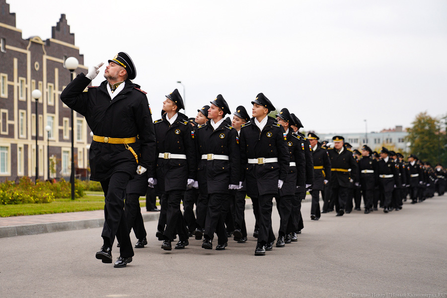 Горящие глаза, серьезные лица: первокурсников приняли в нахимовцы (фото)
