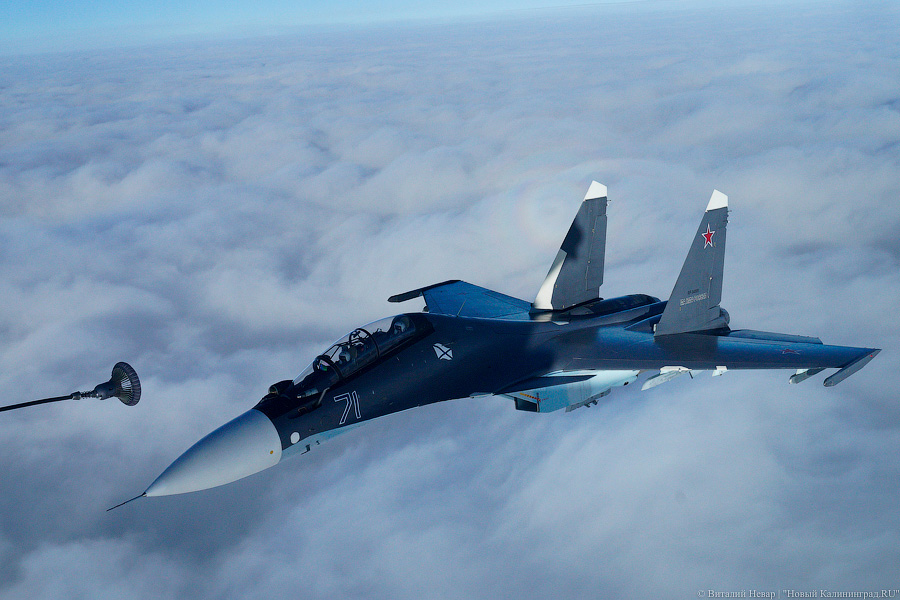 Летчики Балтфлота отрабатывают дозаправку в воздухе. Фоторепортаж «Нового Калининграда»