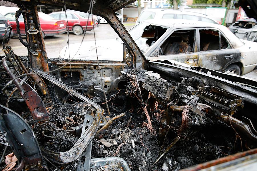 Охранник: машину Косенкова взорвали двое мужчин в масках (фото)