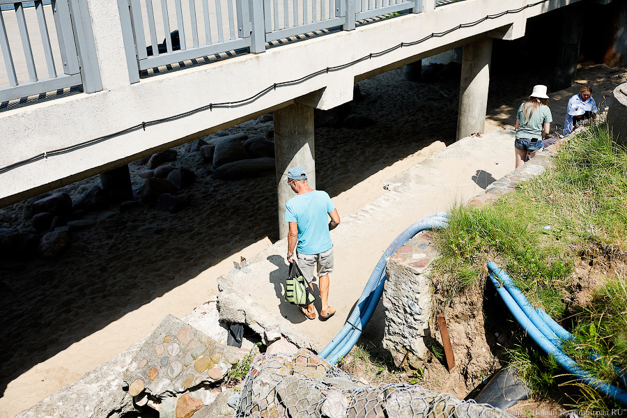 Забор поставили, люди остались: в Светлогорске перекрыли часть променада и пляжа (фото)