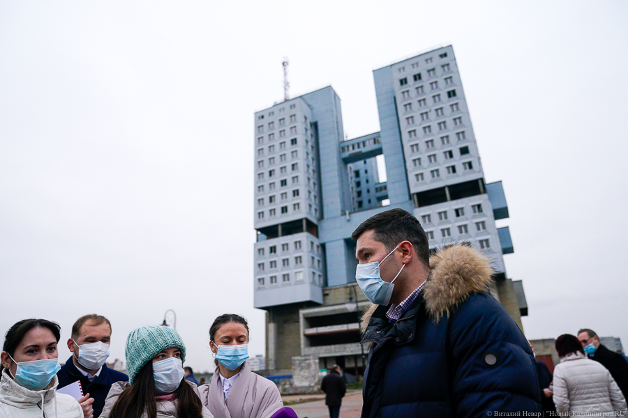 Пешеходный мост и амфитеатр: губернатор рассказал о планах на территорию возле Дома Советов