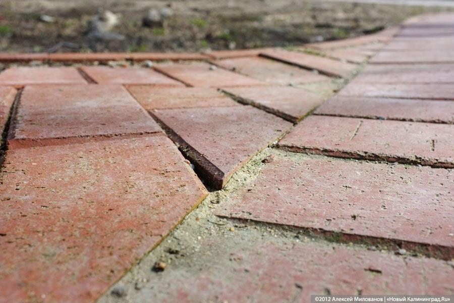 «Могила плитки»: набережная Верхнего озера после зимы