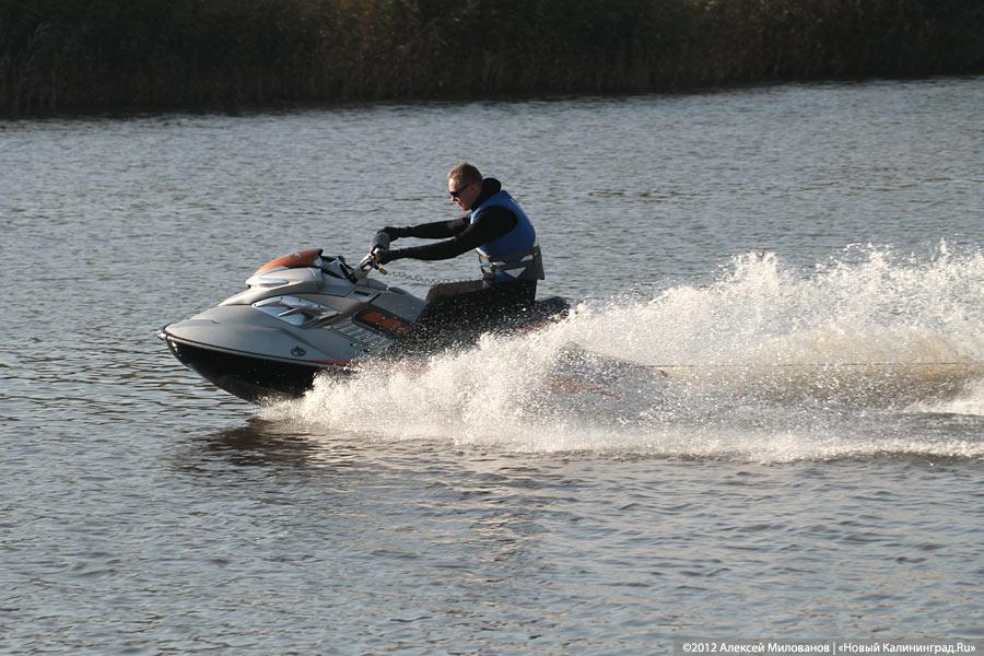 «Конец в воду»: фоторепортаж с закрытия аквабайк-сезона на Преголе