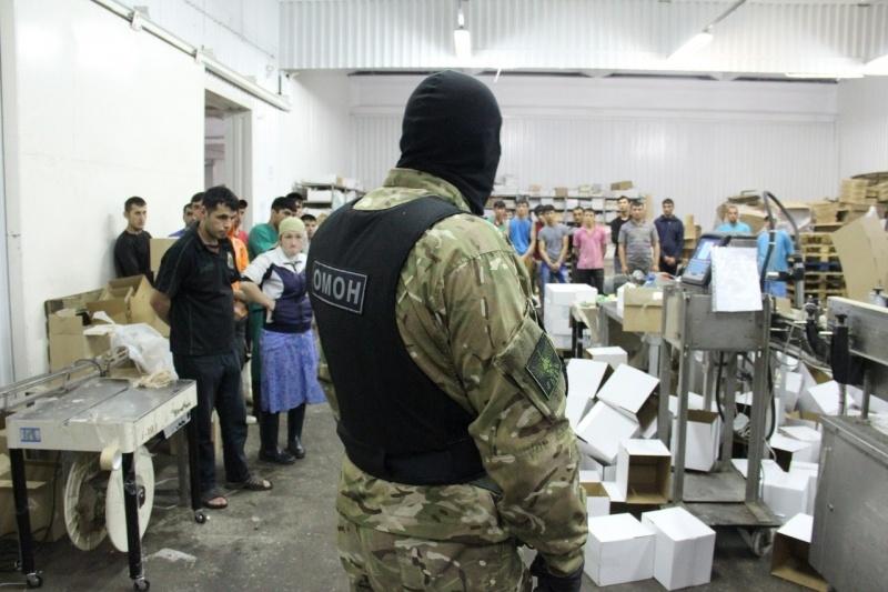 Полиция во второй раз обнаружила нелегалов на гвардейском консервном заводе (фото)