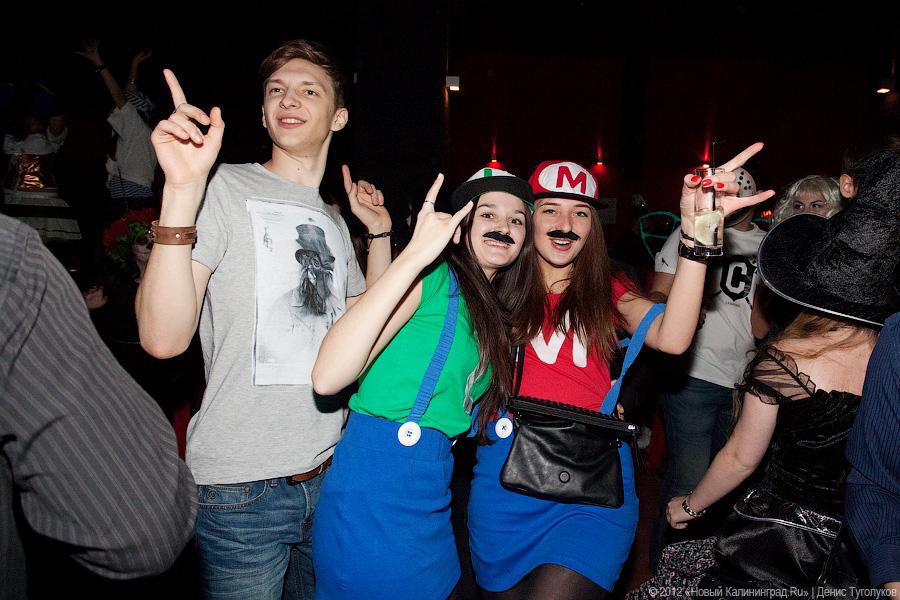 «Живее всех святых»: фоторепортаж с Хэллоуина на «Вагонке»