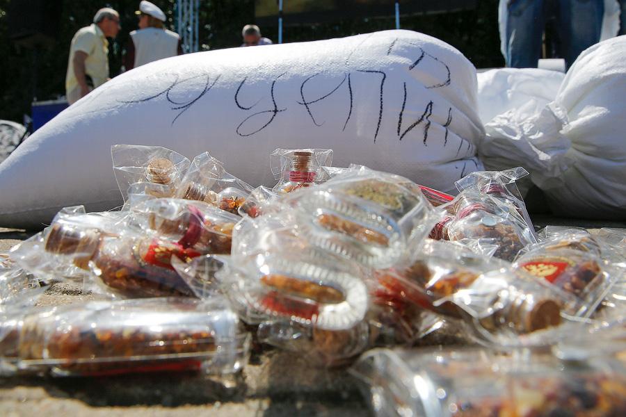 Между ямой и Китаем: как «янтарщики» на площади Василевского митинговали