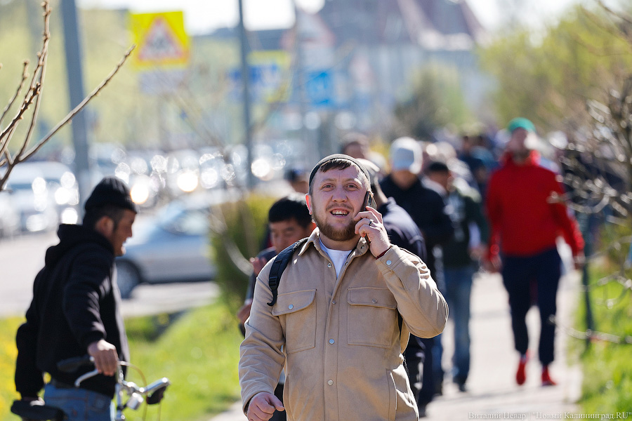 Сотни мусульман совершили под Калининградом молитву в честь Ураза-Байрам (фото)