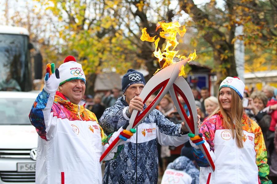 «Огоньку не найдется?»: Светлогорск встретил олимпийскую эстафету