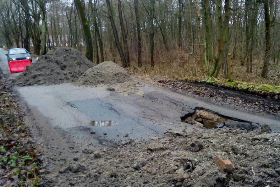 Очевидцы: в районе поселка Дорожное обвалился мост (фото)