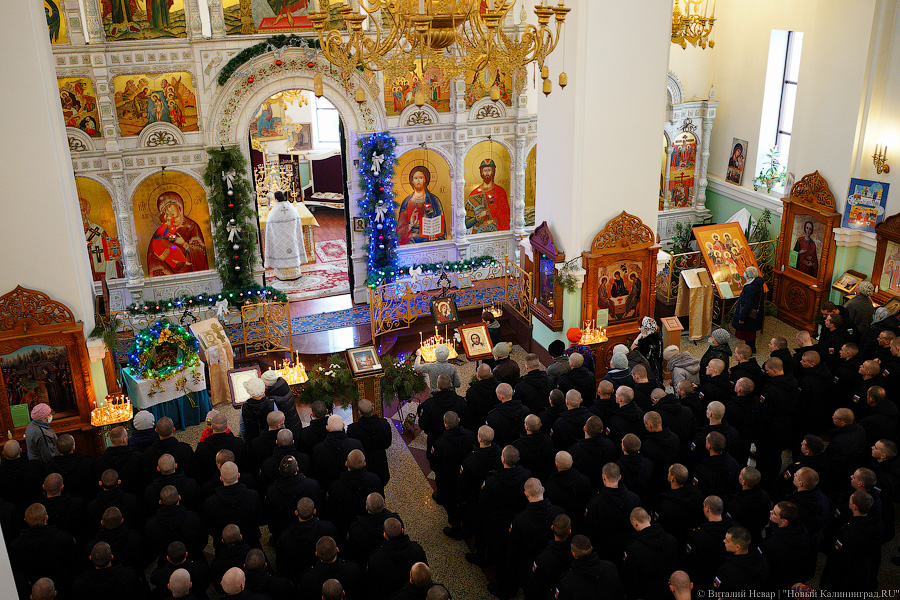 С ними Бог и Андреевский флаг: в Балтийске морпехи прошли крестным ходом к храму (фото)