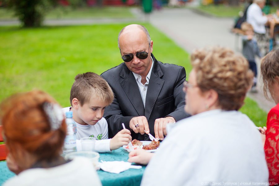 Голодные улицы: чем кормили калининградцев на День города