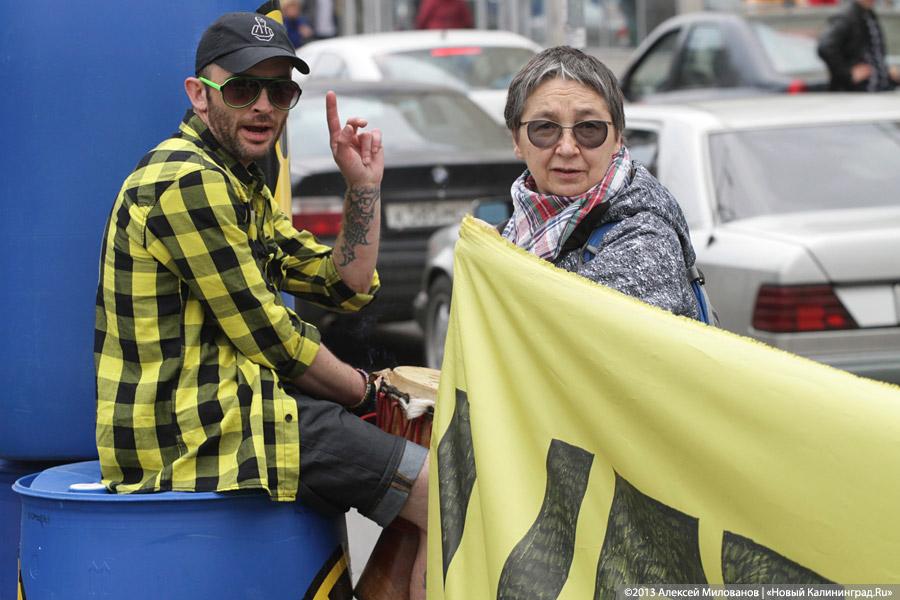 «Банки и бочки»: акция протеста финансированию Балтийской АЭС в Калининграде