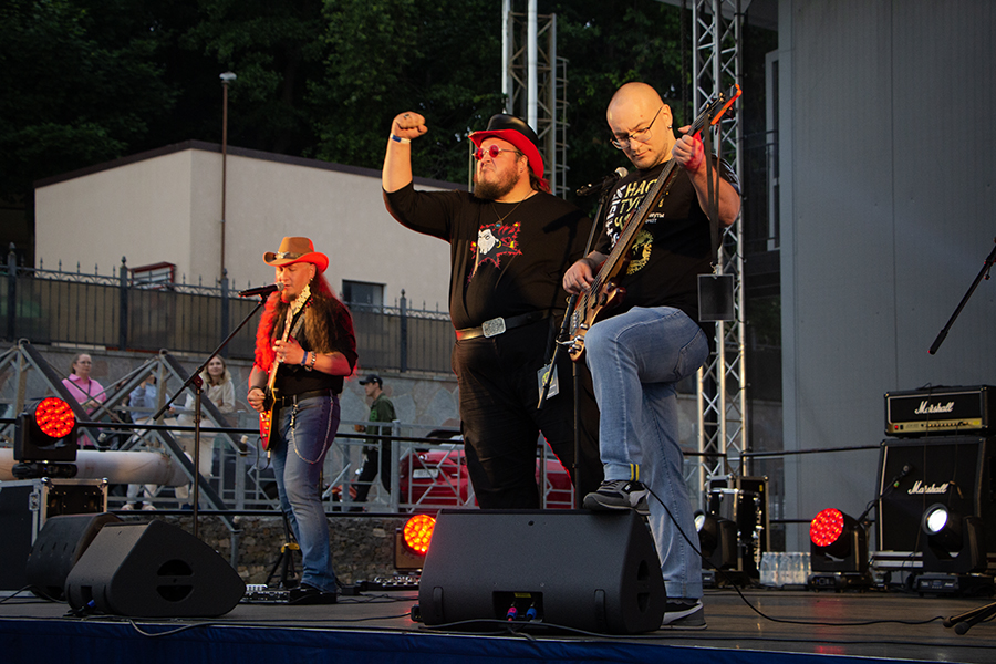 Калининградский рок жив: как в Пионерском прошёл благотворительный фестиваль (фото) (видео)