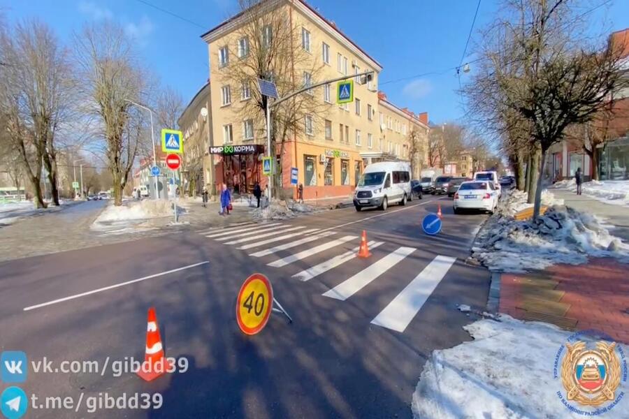 В Калининграде водитель скрылся с места ДТП после наезда на двух подростков