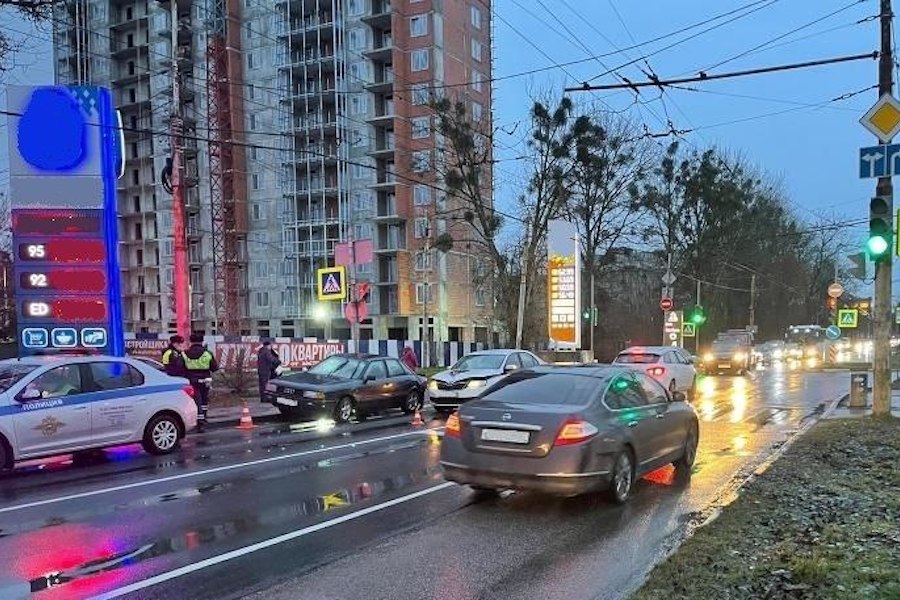 В Калининграде «Шкода» врезалась в «Ауди», пострадал 13-летний мальчик (фото)